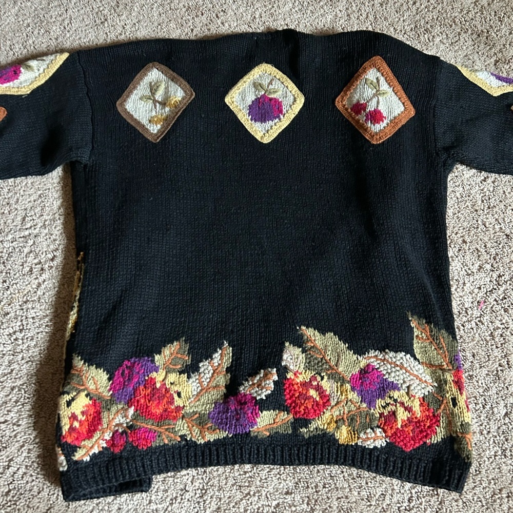 Elegant Black Cardigan with Vibrant Embroidery - Picture 5 of 9